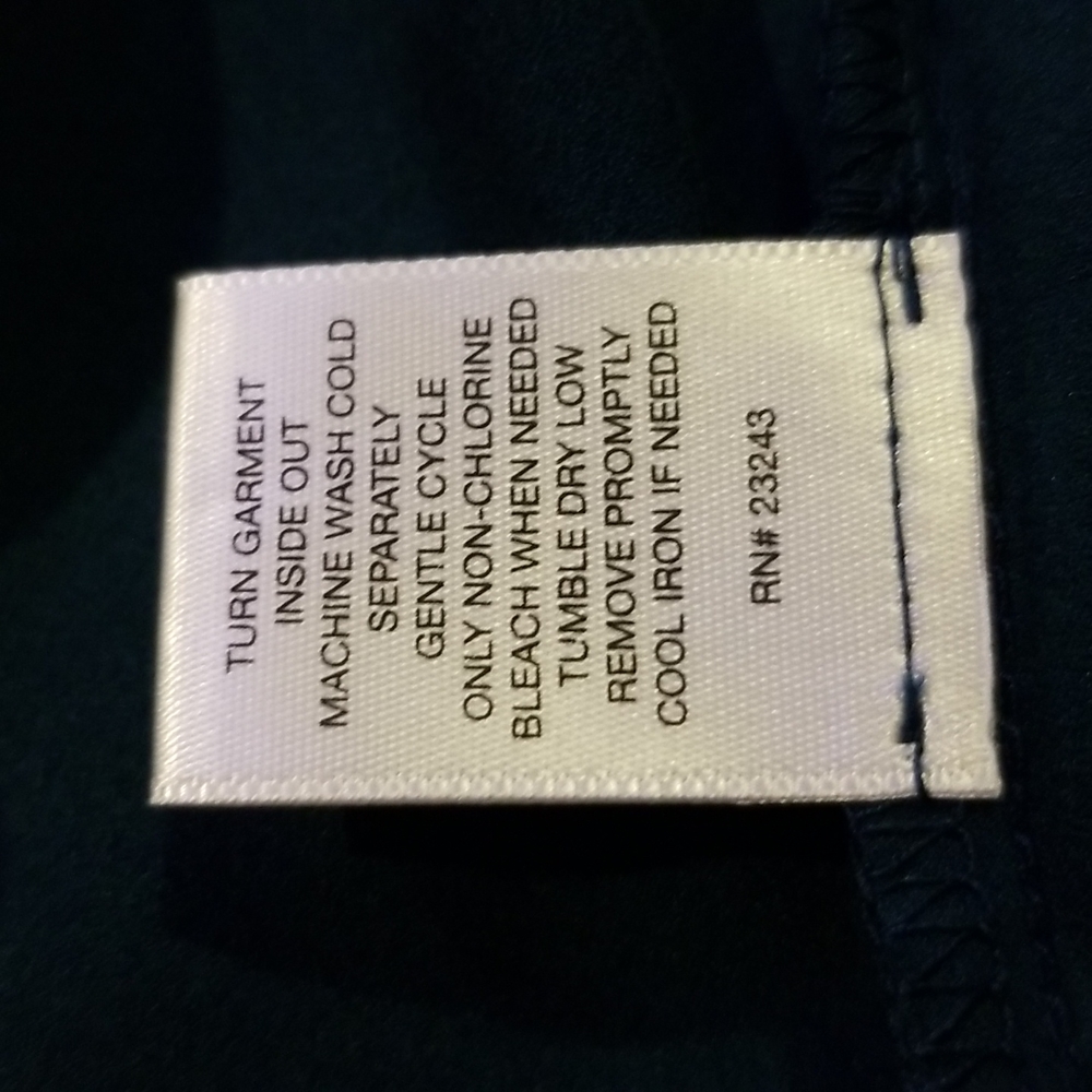 🌺NEW YORK & COMPANY V-neck- Roll-Sleeve Button-Down - Picture 12 of 12